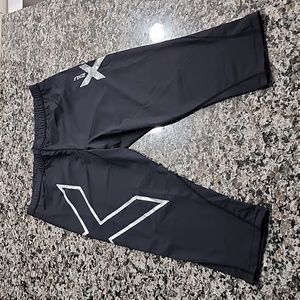 WXU Black mid/rise capri compression leggings